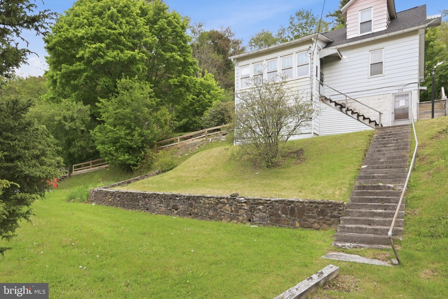 378 Spruce Street, Thomas